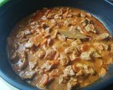 Foto del paso 4 de la receta: Carne de cerdo en salsa de especias y vinos