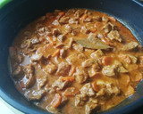 Foto del paso 4 de la receta: Carne de cerdo en salsa de especias y vinos