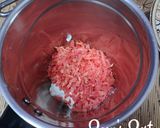 A picture of step 1 of Delhi Red Carrots Lassi.