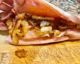 Foto del paso 5 de la receta: Truchas rellenas con bacon y cebolla crujiente