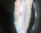 Foto del paso 4 de la receta: Lenguado a la plancha con salteado de trigueros y gambas