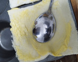 Foto langkah ke 2 dari resep Roti Sosis Telur Panggang.