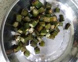 भिंडी आलू की ड्राई सब्ज़ी (Bhindi aloo ki dry sabzi recipe in hindi) रेसिपी चरण 3 फोटो