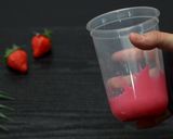 Foto langkah ke 2 dari resep Pop Ice Smoothies Tanpa Blender.