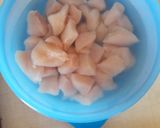 Tejfölös csirkepörkölt tésztával recept fázis 1 fotója