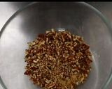 Gambar langkah 7 resipi Apple Crumble Pie.