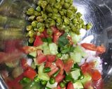 A picture of step 2 of Hara choliya palak salad.