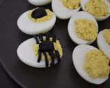 Foto langkah ke 5 dari resep Spooky Spider Deviled Eggs.