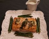 Foto del paso 7 de la receta: Salmón al horno, espárragos verdes y salsa de yogur, pepino y eneldo
