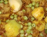 A picture of step 2 of روایتی سالن آلو مٹر گوشت.