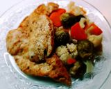Vajban-olivaolajban grillezett csirkemellfilé, párolt zöldséggel recept fázis 2 fotója