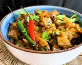A picture of step 6 of Aloo diye Lau er Dalna (Potato & Bottle Gourd Curry).