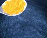 Une image de l'étape 1 de Shot énergisant curcuma-gingembre.