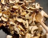 Une image de l'étape 1 de Pâtes aux champignons et pesto de basilic.