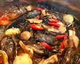 Hình bước làm 3 của món Nõn hoa chuối kho riềng
