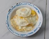 Foto langkah ke 1 dari resep Telor ceplok tahu kuah kecap.