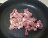 รูปขั้นตอนการทำที่ 1 ของ หมูผัดพริกหวาน