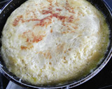 Foto del paso 7 de la receta: Tortilla de patata con cebolla y tomate