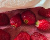 Foto del paso 4 de la receta: Copa de yogur de leche de búfala con frutillas, chocolate rallado y ♥️ de mantequilla de almendras 🍂