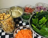 Foto del paso 1 de la receta: Hamburguesas de Garbanzos Vegano Con Espinaca al Horno !🥕🧅🌿