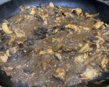 A picture of step 2 of Kuchisabishii wild 'shroom courgetti.