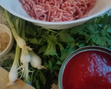 Foto del paso 1 de la receta: Albóndigas en salsa de tomate al comino sobre arroz con coliflor