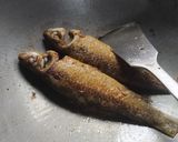A picture of step 3 of Parshe Fish curry.