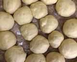 Foto langkah ke 4 dari resep Donat Simple, tanpa diuleni & mixer.