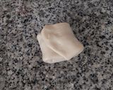 Foto del paso 3 de la receta: Coca de chicharrones 2025 v1: Base hojaldrada de croissant