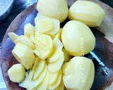 Hình bước làm 1 của món Khoai Tây Xào Thịt Nạc