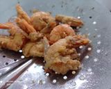 Foto langkah ke 4 dari resep Udang goreng tepung simpel.
