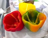 Foto del paso 1 de la receta: Pimientos tricolor rellenos con pavo y queso azul