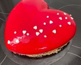 Une image de l'étape 30 de Gâteau-miroir en forme de cœur 3D, fourré à la fraise et à la mousse à la vanille.