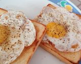 A picture of step 7 of Sunny side up egg with toasted bread.