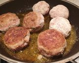 Foto del passaggio 4 della ricetta Polpette di carne ripiene con mozzarella senza uova