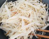 Hình bước làm 4 của món Nấm xào riềng tỏi