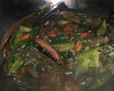 Foto langkah ke 4 dari resep Cuwe tongkol kuah asam pedas.