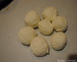 A picture of step 3 of Cheese balls.