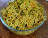 A picture of step 5 of Veg tadka Maggi.