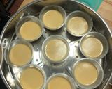 Gambar langkah 11 resipi Puding Caramel dalam bekas plastic.