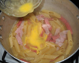 Foto del paso 7 de la receta: Fideos mostacholes con salchicha, huevo y jamón (One Pot Pasta)