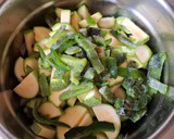 Foto del paso 3 de la receta: Crema de calabacita con chile poblano