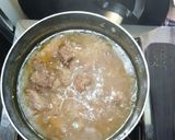 A picture of step 1 of Dumbay ki karhai with black pepper.