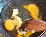 Foto langkah ke 3 dari resep Buttermilk Scrambled Egg.