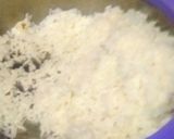 A picture of step 1 of Onion tomato fried rice.
