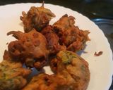 A picture of step 3 of Pyaaz Pakoray.