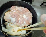 Foto langkah ke 3 dari resep Simple Chicken Steak dengan toping Keju tanpa minyak.
