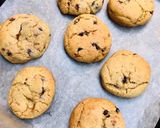 A picture of step 7 of Caramel chocolate chips cookies.