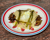Foto del paso 4 de la receta: Spaguetti con shiitake y trigueros al curry, soja y vinagre de Jerez