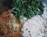 A picture of step 2 of Paneer Methi Kumbhaniya Bhajiya.